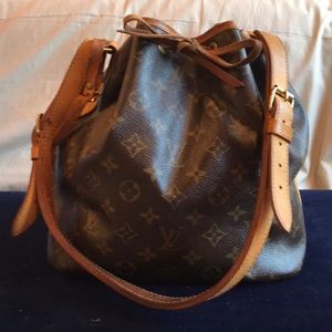 🌺PRICE IS FIRM🌺 Louis Vuitton Petite Noe